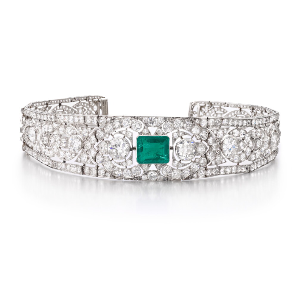 View full screen - View 1 of Lot 267. Impressive emerald and diamond bandeau, circa 1924 and later | 尚美 | 祖母綠配鑽石束髮帶,約1924年或之後.