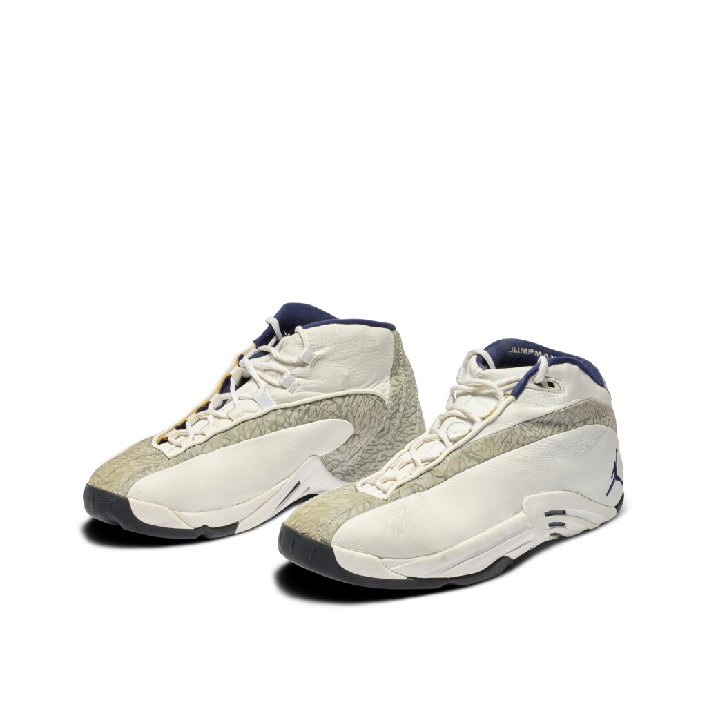 Voir en plein écran - Voir 1 du lot 21. Reggie Miller 2003 Indiana Pacers Game Worn & Signed Air Jordan Sneakers.