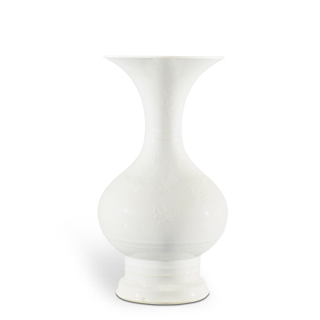 View full screen - View 1 of Lot 692. A white-glazed 'dragon' vase, Qing dynasty, Kangxi period | 清康熙 白釉遊龍趕珠弦紋瓶.
