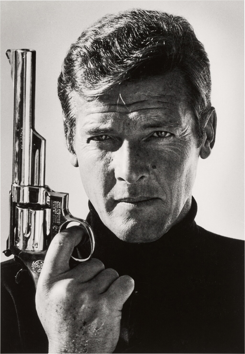 全螢幕檢視 - 查看104Terry O'Neill | Sir Roger Moore as James Bond的1