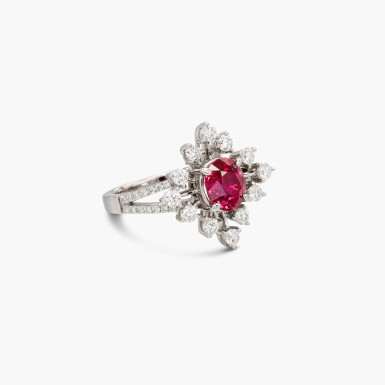 View full screen - View 1 of Lot 1231. Ruby and Diamond Ring | 2.08 克拉 天然「緬甸」未經加熱 紅寶石 配 鑽石 戒指.