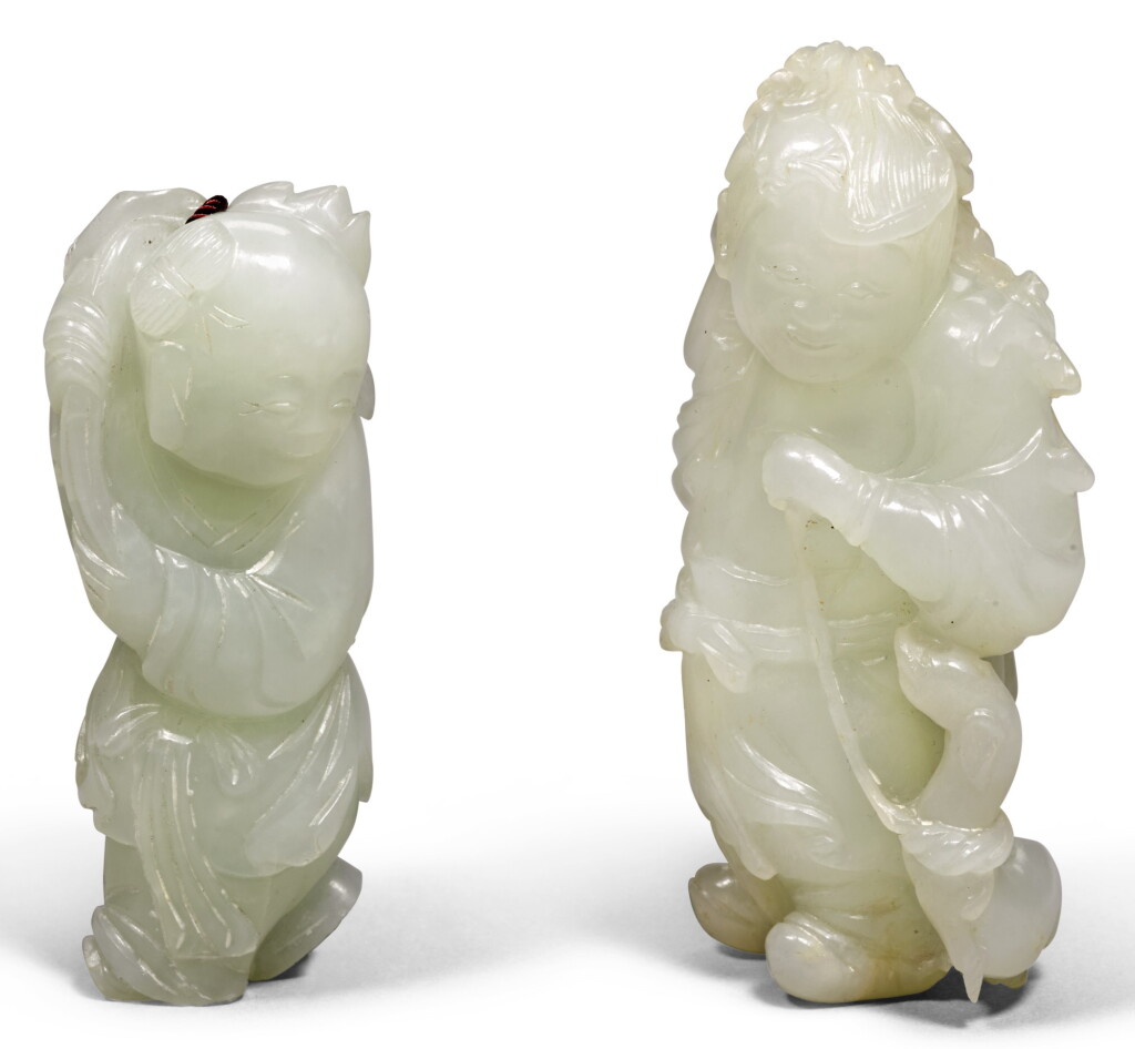 全螢幕檢視 - 查看376TWO CELADON JADE FIGURES LATE QING DYNASTY | 晚清 青白玉持荷童子一組兩件的1