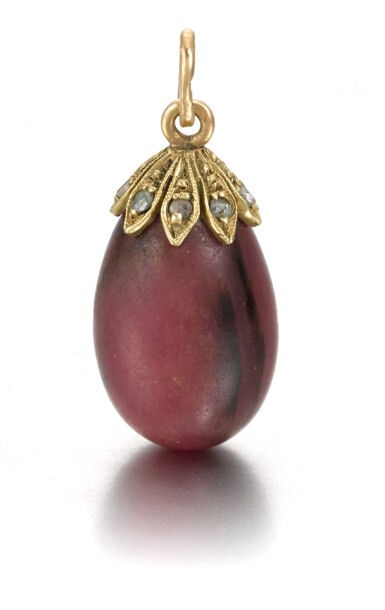 View full screen - View 1 of Lot 71. A Fabergé hardstone egg pendant, workmaster August Holmström, St Petersburg, 1899-1903.