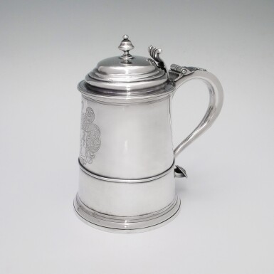 View full screen - View 1 of Lot 16. AN EARLY AMERICAN SILVER TANKARD | JOHN BURT, BOSTON | CIRCA 1730.