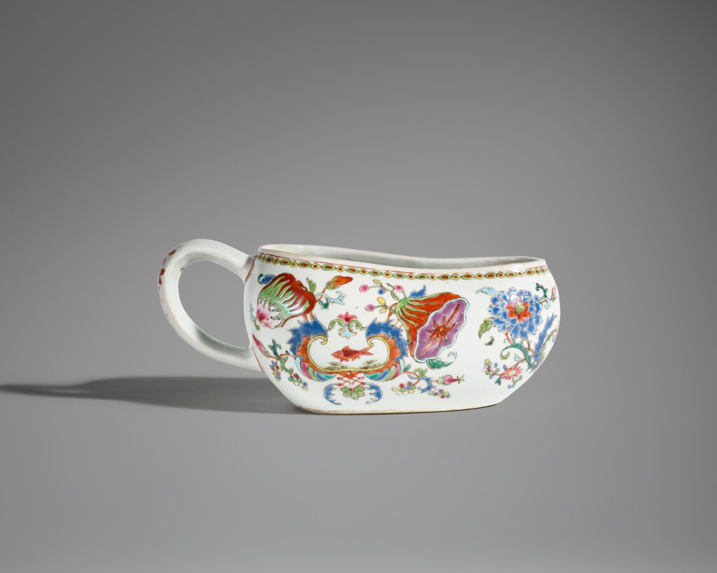 View full screen - View 1 of Lot 729. A Rare Chinese Export Famille-Rose 'Pompadour' Pattern Bourdaloue, Qing Dynasty, Qianlong Period, Circa 1745 | 清乾隆 約1745年 粉彩花卉圖器.