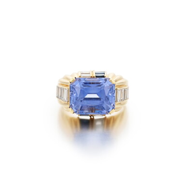 View full screen - View 1 of Lot 253. Bulgari | Bague saphirs et diamants | Sapphire and diamond ring.