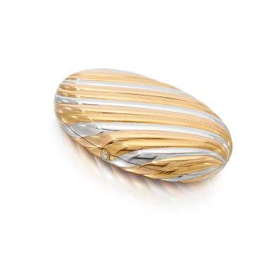 View full screen - View 1 of Lot 84. Three colors gold and diamond powder case (Portacipria nei tre colori dell'oro e diamante).