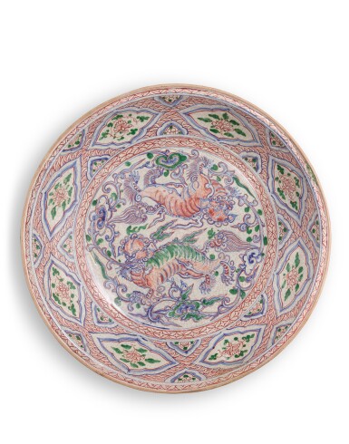 View full screen - View 1 of Lot 5155. A polychrome 'mythical beast' charger, Vietnam, 17th century | 十七世紀 安南 彩繪瑞獸圖大盤.