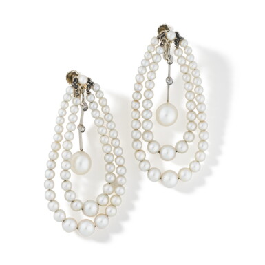 View full screen - View 1 of Lot 214. Paire de pendants d'oreille perles | Pair of pearl pendent earrings.