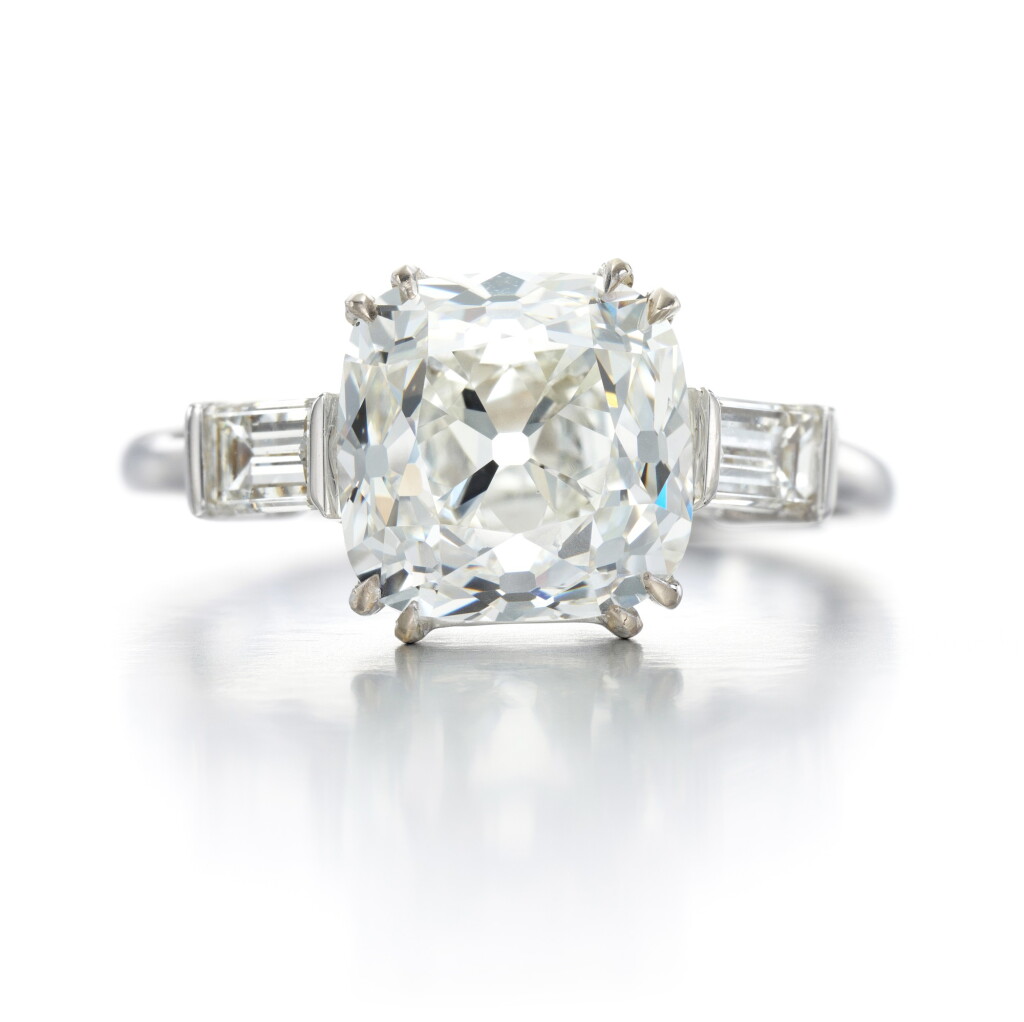 View full screen - View 1 of Lot 387. Diamond ring .