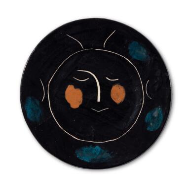 View full screen - View 1 of Lot 11. Service visage noir: plate G (A. R. 42).