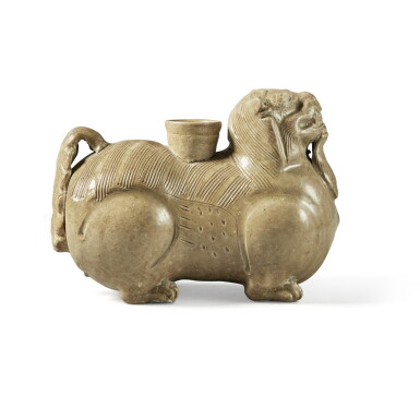 View full screen - View 1 of Lot 292. A 'Yue' celadon-glazed 'bixie' waterpot, Western Jin dynasty | 西晉 越窰青釉辟邪水盂.