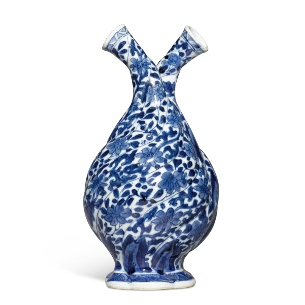 View full screen - View 1 of Lot 919. A blue and white double-neck 'floral' vase, Qing dynasty, Kangxi period | 清康熙 青花纏枝花卉紋雙孔瓶.