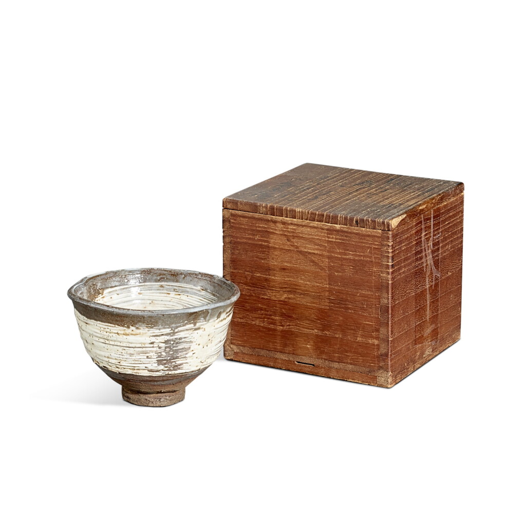 View full screen - View 1 of Lot 5505. A white-painted hake-me tea bowl, Korea | 韓國 刷毛目茶盌 .