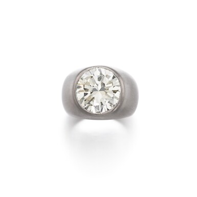 View full screen - View 1 of Lot 408. Diamond ring.