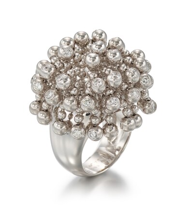 View full screen - View 1 of Lot 9150. WHITE GOLD AND DIAMOND RING, 'PERRUQUE', CARTIER | K白金 配 鑽石 戒指, 'Perruque', 卡地亞(Cartier).