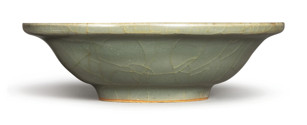 View full screen - View 1 of Lot 1130. A SMALL 'LONGQUAN' CELADON BOWL, MING DYNASTY.