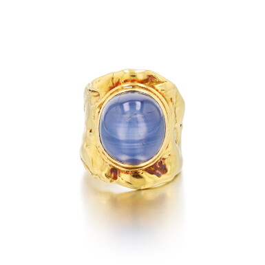View full screen - View 1 of Lot 294. Sapphire ring | Bague saphir.