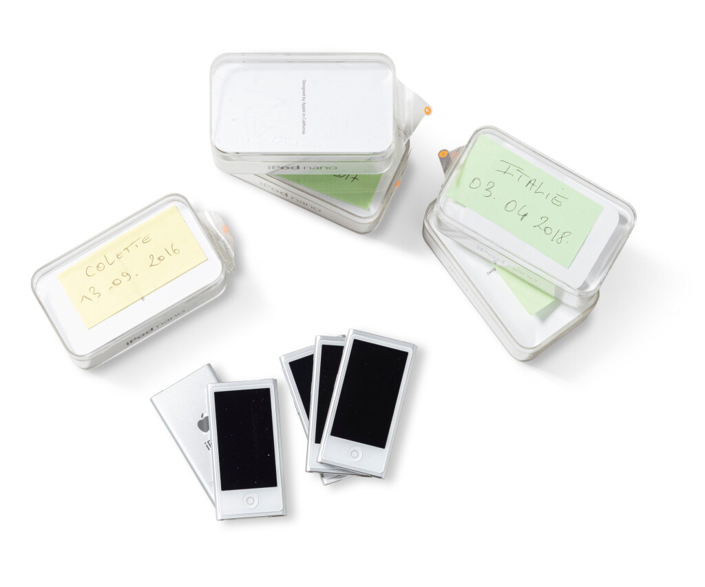View full screen - View 1 of Lot 150. A set of five Apple iPods Nano, 7th generation, 16 Go.