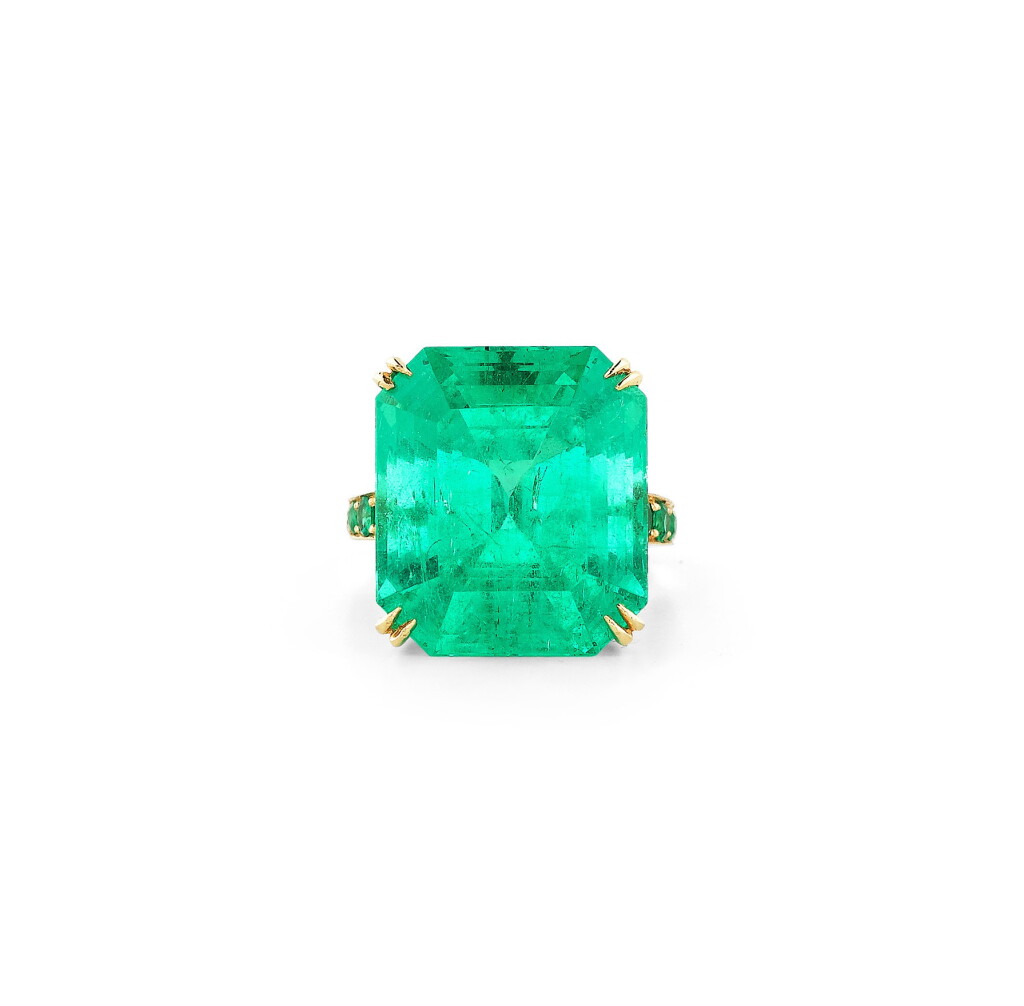 View full screen - View 1 of Lot 59. BAGUE ÉMERAUDES ET DIAMANTS | EMERALD AND DIAMOND RING.