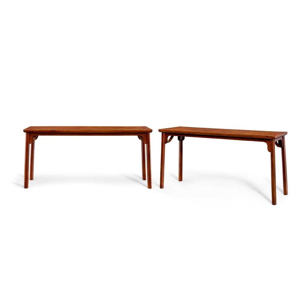 View full screen - View 1 of Lot 29. An extremely rare and unusual pair of large huanghuali corner-leg side tables, tiao'an Late Ming – early Qing dynasty | 明末至清初 黃花梨六方材霸王棖條桌成對.