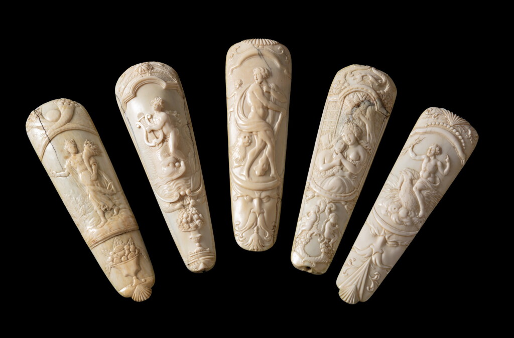 View full screen - View 1 of Lot 70. Dieppe or Flanders, early 18th century, Five tobacco rasps with mythological scenes | Dieppe ou Flandres, début du XVIIIe siècle, Cinq rapes à tabac à décors mythologiques.