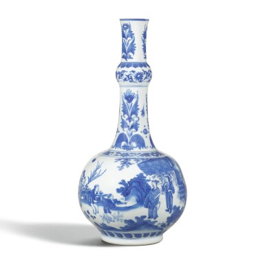 Voir en plein écran - Voir 1 du lot 8. A BLUE AND WHITE BOTTLE, VASE TRANSITIONAL PERIOD, CIRCA 1650 | 明末清初 約1650年 青花庭院人物圖長頸瓶 .