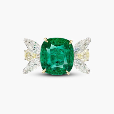 View full screen - View 1 of Lot 1450. Emerald and Diamond Ring | 6.14克拉 天然「贊比亞」無油祖母綠 配 鑽石 戒指.