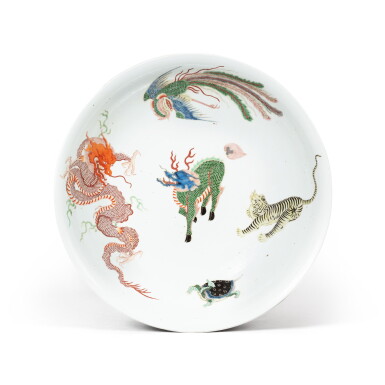 View full screen - View 1 of Lot 158. A large famille verte 'mystical beast' charger Qing dynasty, Kangxi period | 清康熙 五彩瑞獸紋盤.