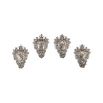 Quatre appliques en argent, apparemment sans poinçon, vers 1686-1690, peut-être adaptées par Rundell Bridge and Rundell, après 1823, les branches par Robert Garrard, Londres, 1850