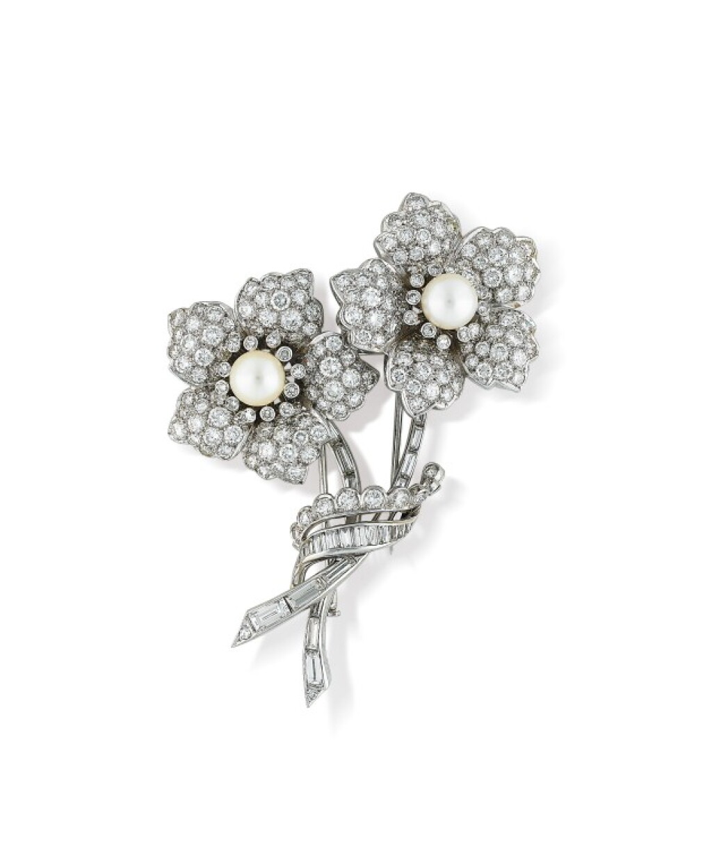 View full screen - View 1 of Lot 64. Vourakis | Broche perles de culture et diamants | Cultured pearl and diamond brooch.