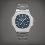 Nautilus, reference 5712/1A-001 Montre bracelet en acier avec date, phases de lune et indication de la réserve de marche | Stainless steel wristwatch with date, moon phases, power reserve indication and bracelet Vers 2008 | Circa 2008