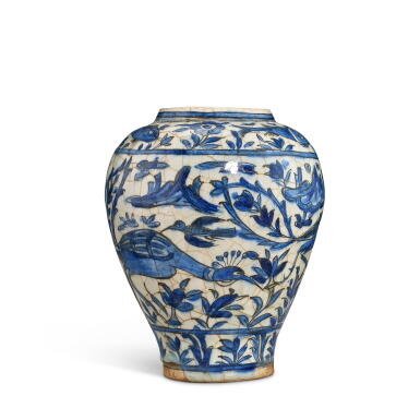 A cobalt blue-painted pottery vase | 青花游禽圖瓶