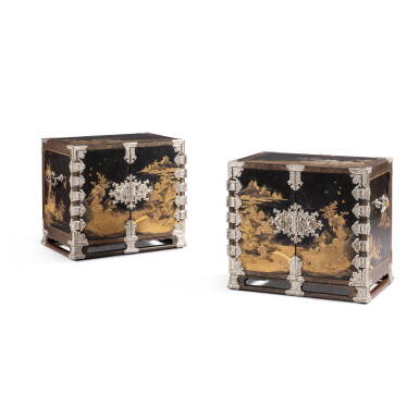 View full screen - View 1 of Lot 26. A pair of silver-mounted Japanese lacquer cabinets, Edo period, circa 1640-1680, the mounts, 17th century | Paire de cabinets en laque du Japon et monture d'argent d'époque Edo, vers 1640-1680, les poignées latérales en argent, XVIIe siècle.
