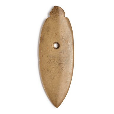 View full screen - View 1 of Lot 189. A Liangzhu-style jade blade, Neolithic - Shang dynasty | 新石器時代至商 玉戈.
