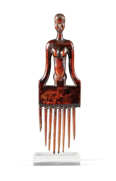 View full screen - View 1 of Lot 103. Peigne anthropomorphe, Dan, Côte d'Ivoire | Dan anthrpomorphic comb, Ivory Coast.