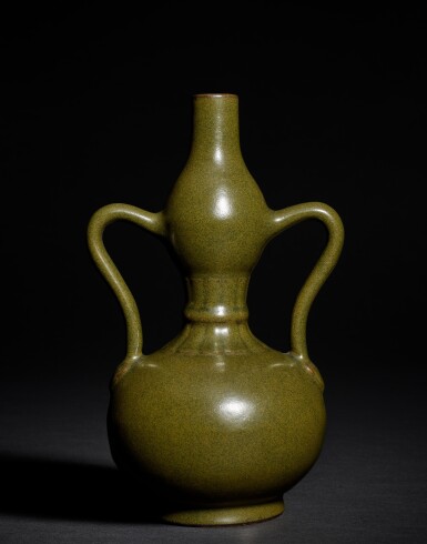 View full screen - View 1 of Lot 9843. A fine tea-dust glazed double-gourd vase, Seal mark and period of Qianlong | 清乾隆 茶葉末釉如意耳葫蘆瓶 《大清乾隆年製》款.