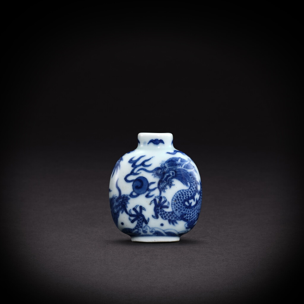 View full screen - View 1 of Lot 3421. A blue and white 'dragon' snuff bottle, Mark and period of Daoguang | 清道光 青花海水龍紋鼻煙壺 《道光年製》款.