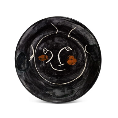 View full screen - View 1 of Lot 32. Service visage noir (A. R. 44).