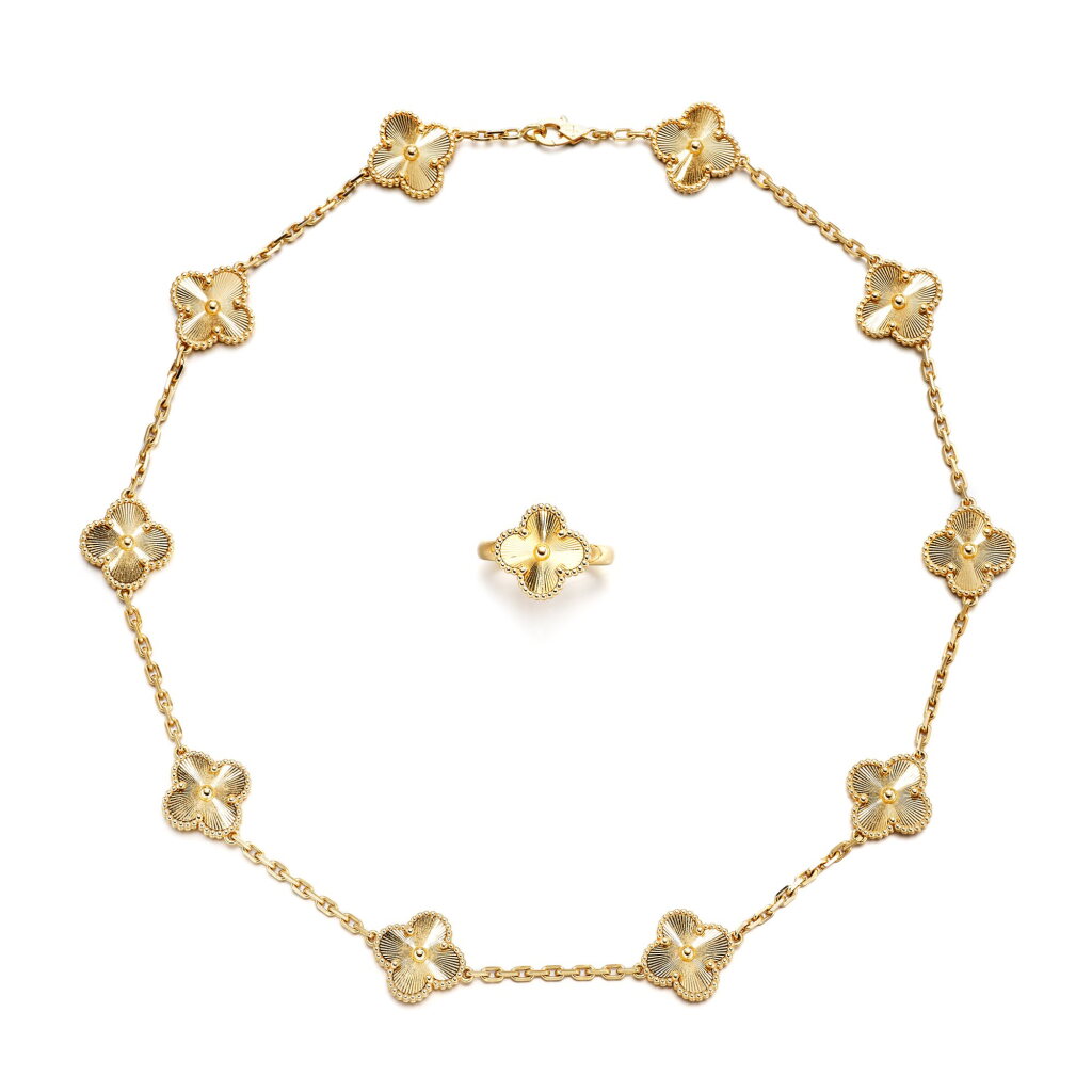 View full screen - View 1 of Lot 525. 'Vintage Alhambra' Gold Necklace and Ring | 梵克雅寶 | 'Vintage Alhambra' K金項鏈 及 戒指.