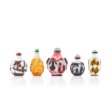 View full screen - View 1 of Lot 3088. Five Overlay Glass Snuff Bottles Qing Dynasty, 18th - 19th Century | 清十八至十九世紀 套料鼻煙壺五件.