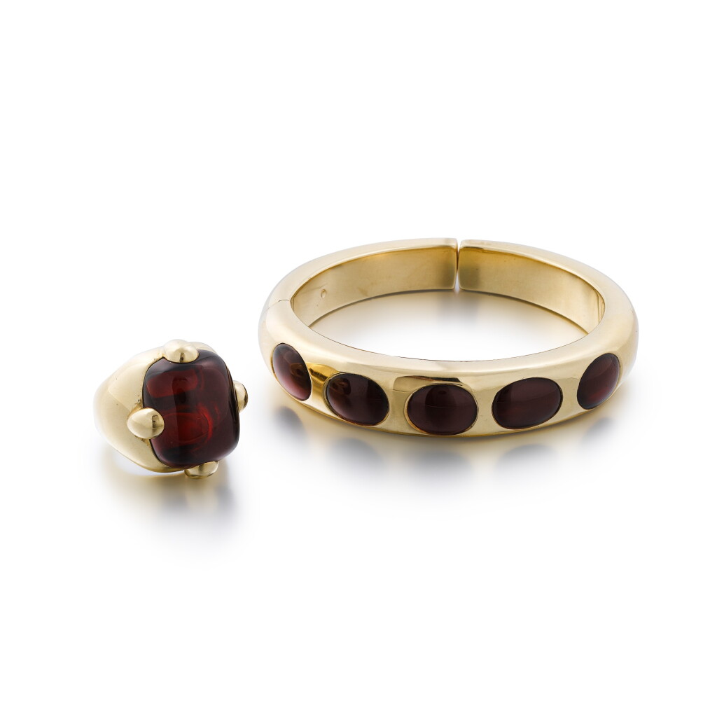 View full screen - View 1 of Lot 227. Demi-parure grenats et or | Garnet and gold demi-parure.