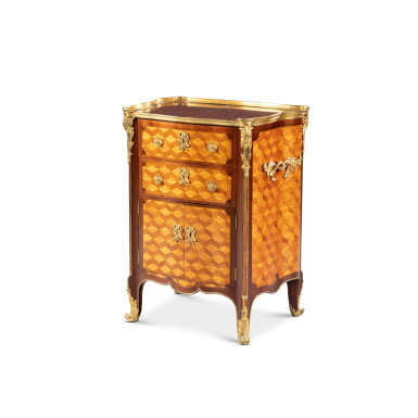 View full screen - View 1 of Lot 23. A Louis XV parquetry table "en cabaret" with gilt-bronze mounts, by Jean-François Oeben, circa 1763 | Table en cabaret en marqueterie de cubes en placage de bois de rose, satiné, d’amarante, monture de bronze doré, d’époque Louis XV, par Jean-François Oeben, vers 1763.