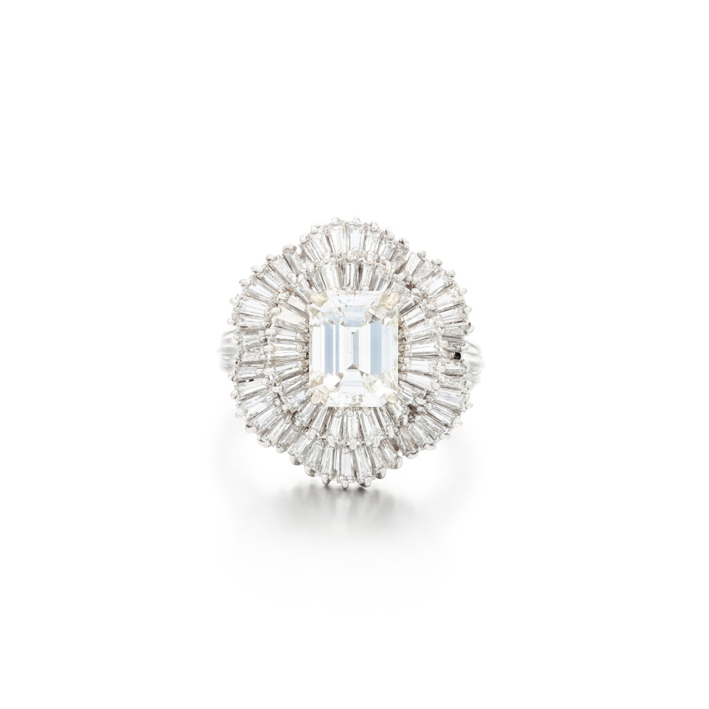 View full screen - View 1 of Lot 262. Bague diamants | Diamond ring .
