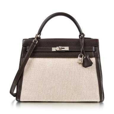 View full screen - View 1 of Lot 8351. Ebene Clemence and Toile Retourne Kelly 32 Palladium Hardware, 2003 | 愛馬仕棕色 Clemence 牛皮拼帆布 32公分 Retourne 內縫凱莉包,配鍍鈀金屬件,2003年.