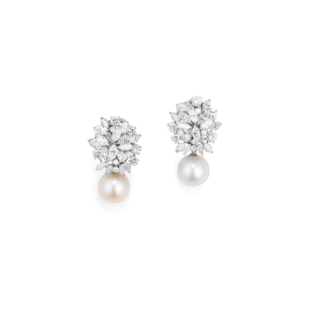 View full screen - View 1 of Lot 98. PAIRE DE CLIPS D'OREILLE PERLES DE CULTURE ET DIAMANTS | CULTURED PEARL AND DIAMOND EAR CLIPS.