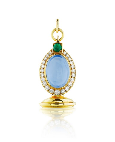 View full screen - View 1 of Lot 148. Pendentif saphir, émeraude et diamants | Sapphire, emerald and diamond pendant.