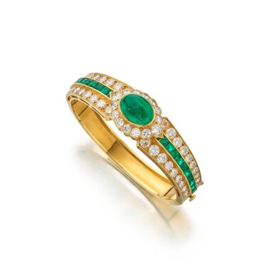 View full screen - View 1 of Lot 59. Gold, Emerald and Diamond Bangle-Bracelet | 梵克雅寶 | 黃金、祖母綠及鑽石手鐲.