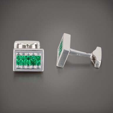 View full screen - View 1 of Lot 209. Graff | Paire de boutons de manchette émeraudes et diamants | Pair of emerald and diamond cufflinks.