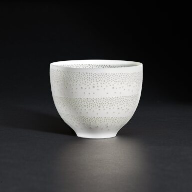 View full screen - View 1 of Lot 617. Niisato Akio (b. 1977), A white luminescent bowl 新裡明士 (1977年生) 白瓷氣泡紋盌.